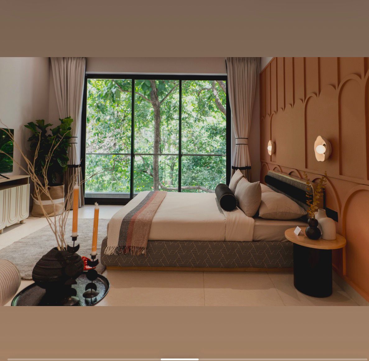 Villa bedroom with garden view